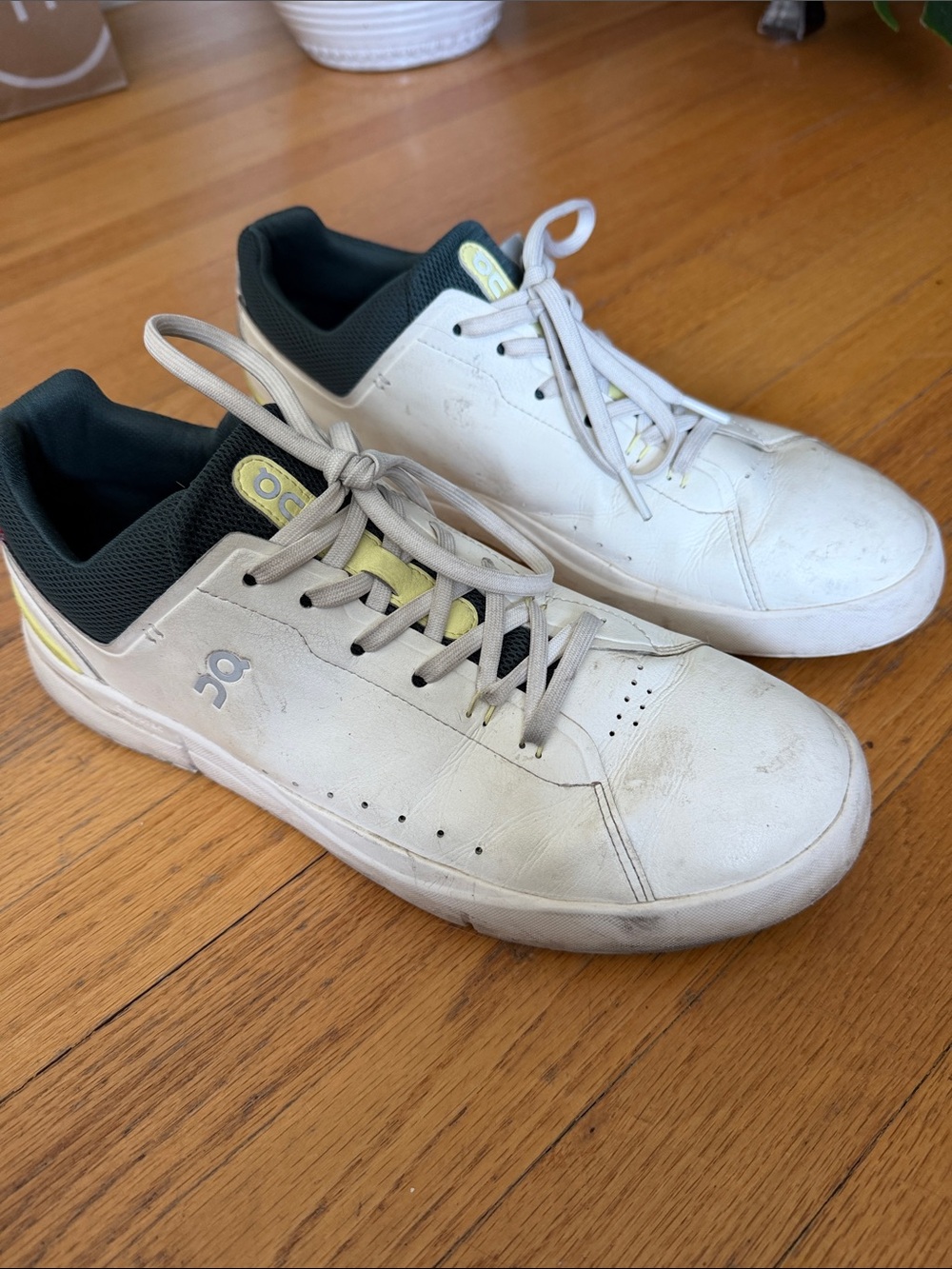 Roger Advantage On Running White Sneakers with Green and Yellow Details